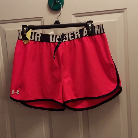 Girl's Under Armour shorts. - Picture 1 of 5